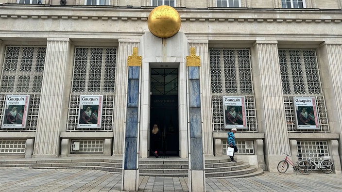 szervuszausztria_kunstforum.jpg